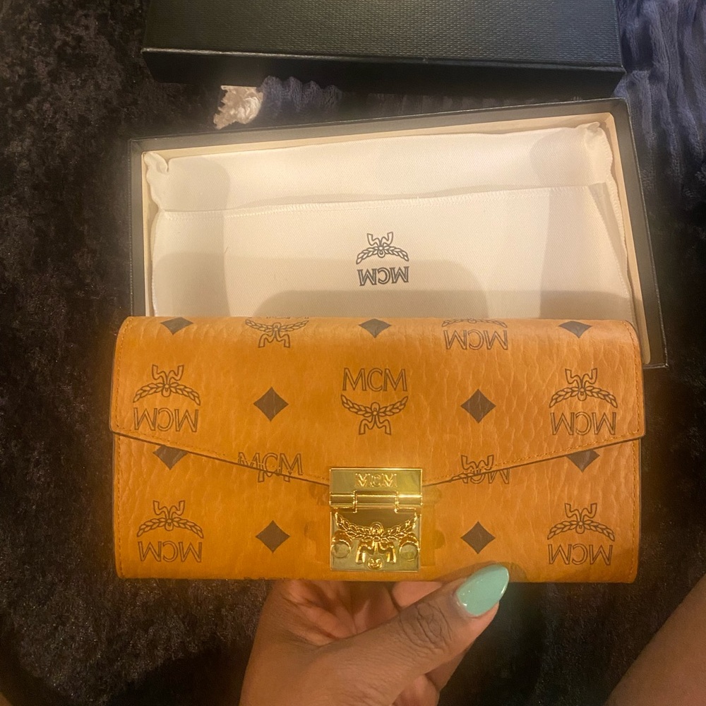 Congac MCM wallet purse with chain